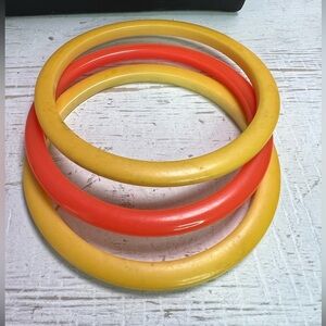 Vintage Bakelite Bangles 7.75” D16